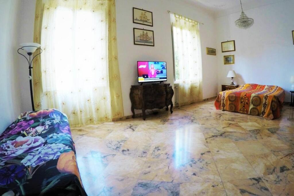 Gabry'S Home Three-Bedroom Big Apartment Near City Center & Train Station To Pisa And Florence & Ferries To Sardegna Corsica Ліворно Екстер'єр фото