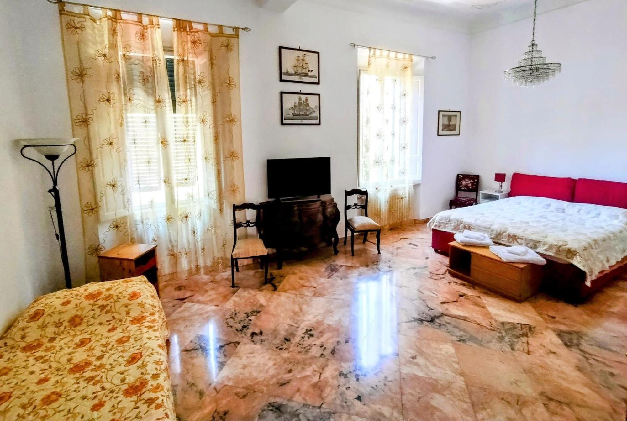 Gabry'S Home Three-Bedroom Big Apartment Near City Center & Train Station To Pisa And Florence & Ferries To Sardegna Corsica Ліворно Екстер'єр фото