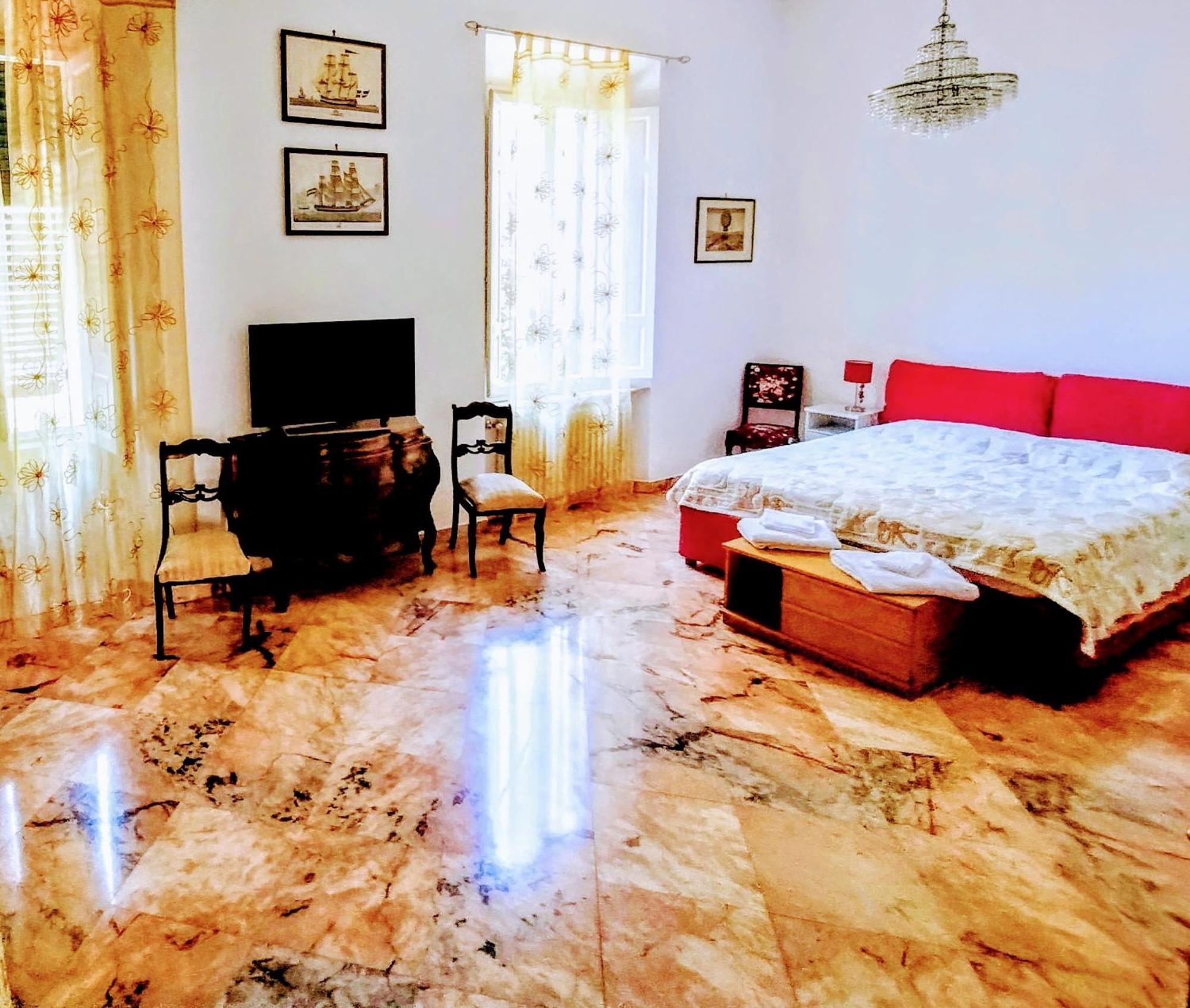 Gabry'S Home Three-Bedroom Big Apartment Near City Center & Train Station To Pisa And Florence & Ferries To Sardegna Corsica Ліворно Екстер'єр фото